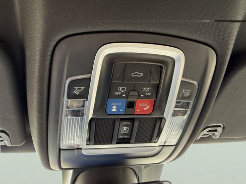 Used 2023 RAM 1500 Laramie AWD/4WD image 29