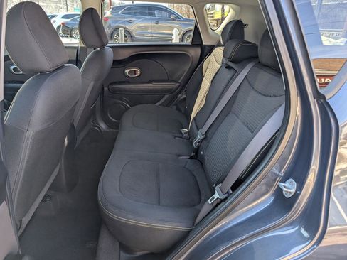 Used 2015 Kia Soul + image 19