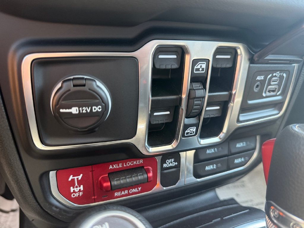 Used 2025 Jeep Gladiator Mojave AWD/4WD image 22
