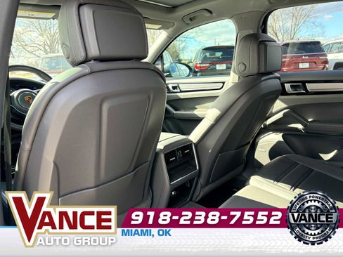 Used 2019 Porsche Cayenne S image 11
