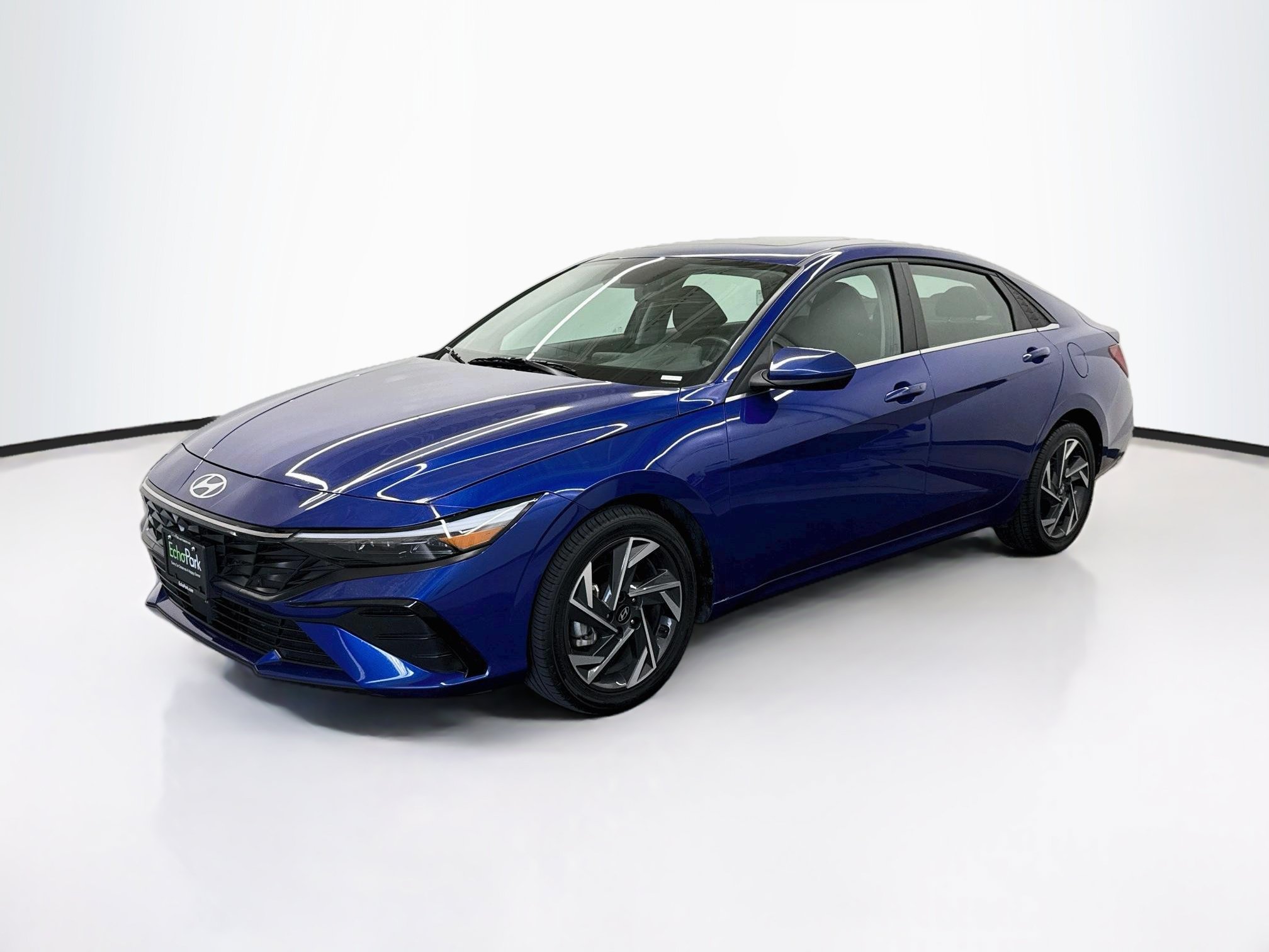 Used 2025 Hyundai Elantra SEL FWD image 3