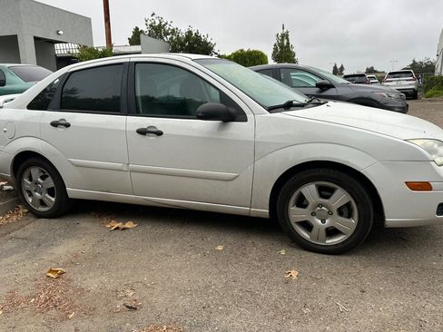 Used 2007 Ford Focus S FWD image 4