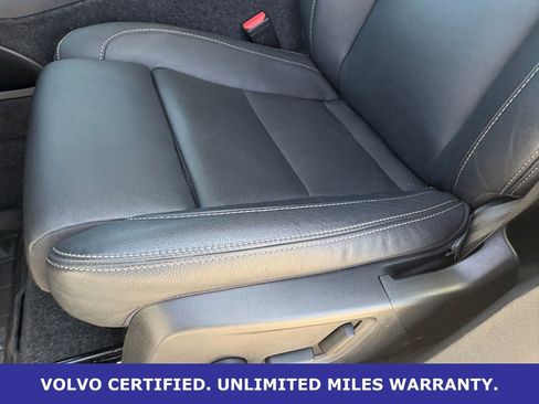 Certified 2025 Volvo XC40 B5 Plus image 27
