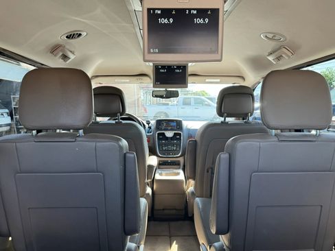 Used 2015 Chrysler Town & Country Touring-L w/ Driver Convenience Group image 42