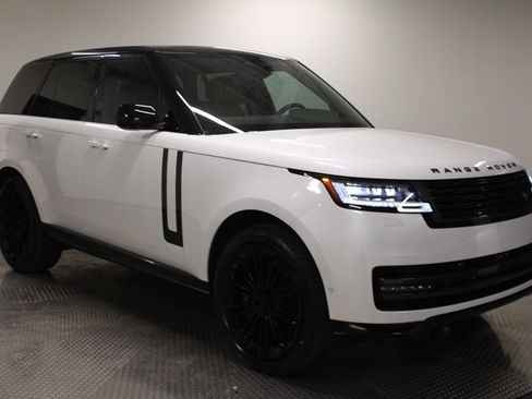 Used 2025 Land Rover Range Rover SE image 13