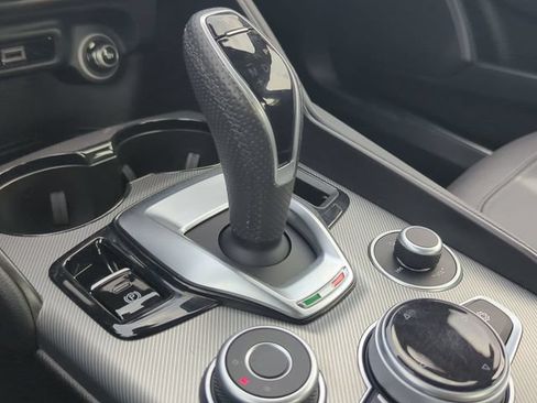 Used 2025 Alfa Romeo Giulia AWD image 21