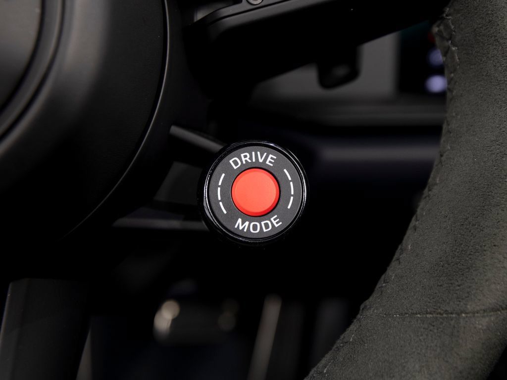 Certified 2025 Porsche 911 Carrera GTS RWD image 32