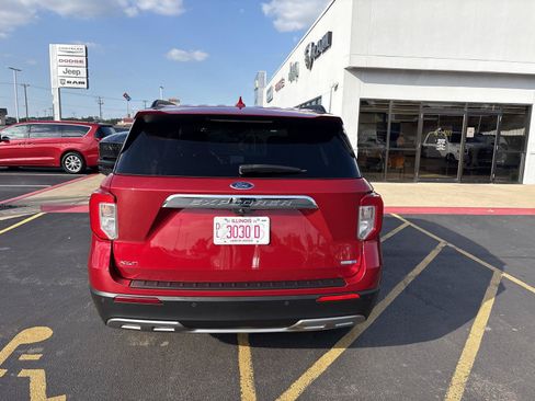 Used 2020 Ford Explorer XLT w/ Equipment Group 202A AWD/4WD image 6
