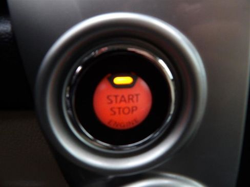 Used 2017 Nissan Titan SV image 21