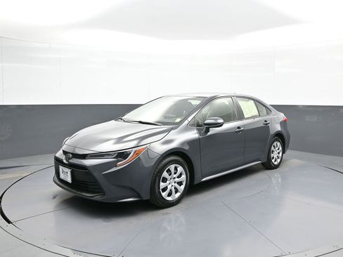 Used 2023 Toyota Corolla LE FWD image 1