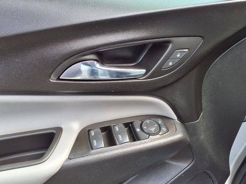 Used 2022 Chevrolet Equinox LS FWD image 16