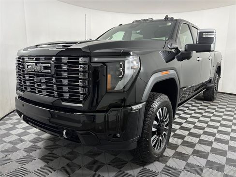 New 2026 GMC Sierra 2500 Denali Ultimate AWD/4WD image 3