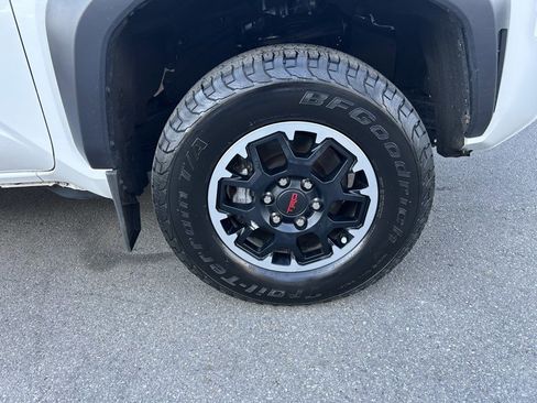 Used 2024 Toyota Tacoma TRD Off-Road w/ TRD Off Road Upgrade Package AWD/4WD image 12