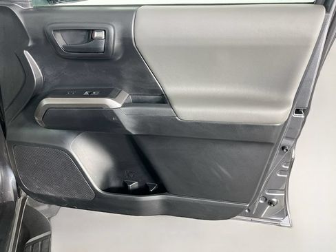 Used 2021 Toyota Tacoma SR5 AWD/4WD image 34