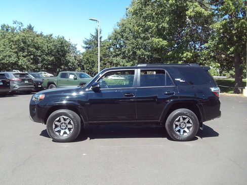 Used 2023 Toyota 4Runner TRD Off-Road Premium w/ Moonroof Package AWD/4WD image 2