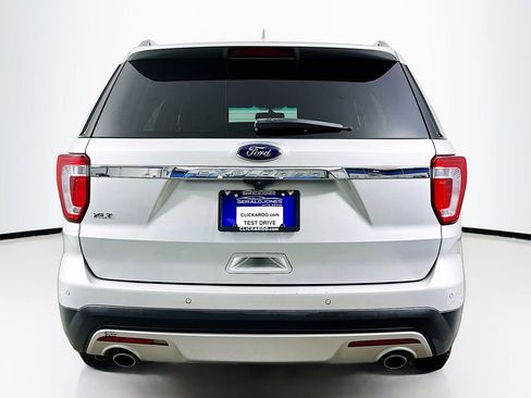 Used 2017 Ford Explorer XLT w/ Equipment Group 202A FWD image 15