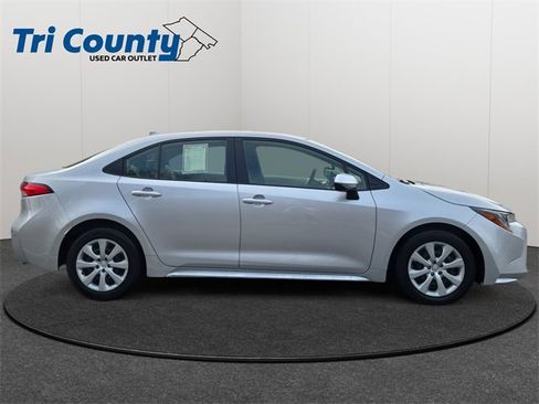 Certified 2022 Toyota Corolla LE image 9