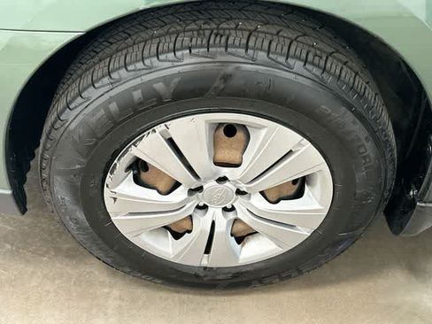 Used 2010 Subaru Outback 2.5i AWD/4WD image 5