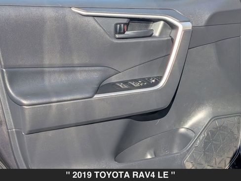 Used 2019 Toyota RAV4 LE image 10