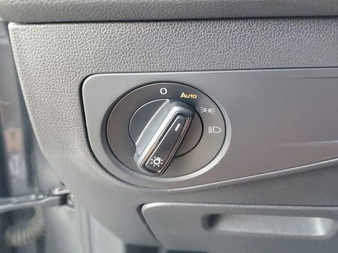 Used 2020 Volkswagen Tiguan S image 25