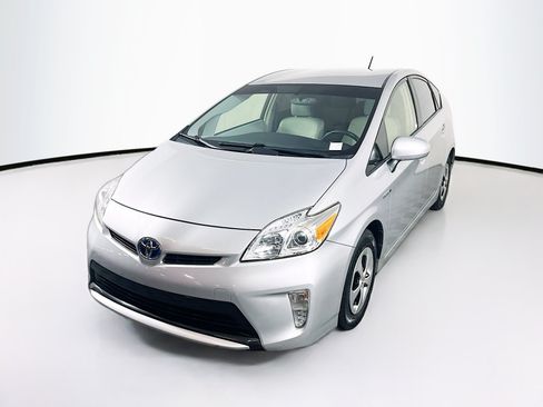 Used 2015 Toyota Prius Four FWD image 3