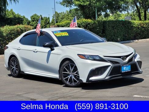 Used 2023 Toyota Camry SE FWD image 2