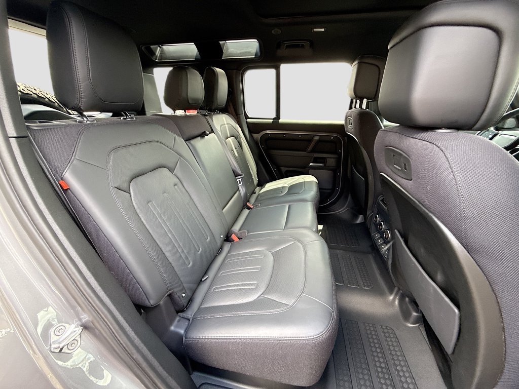 Used 2020 Land Rover Defender 110 X AWD/4WD image 32