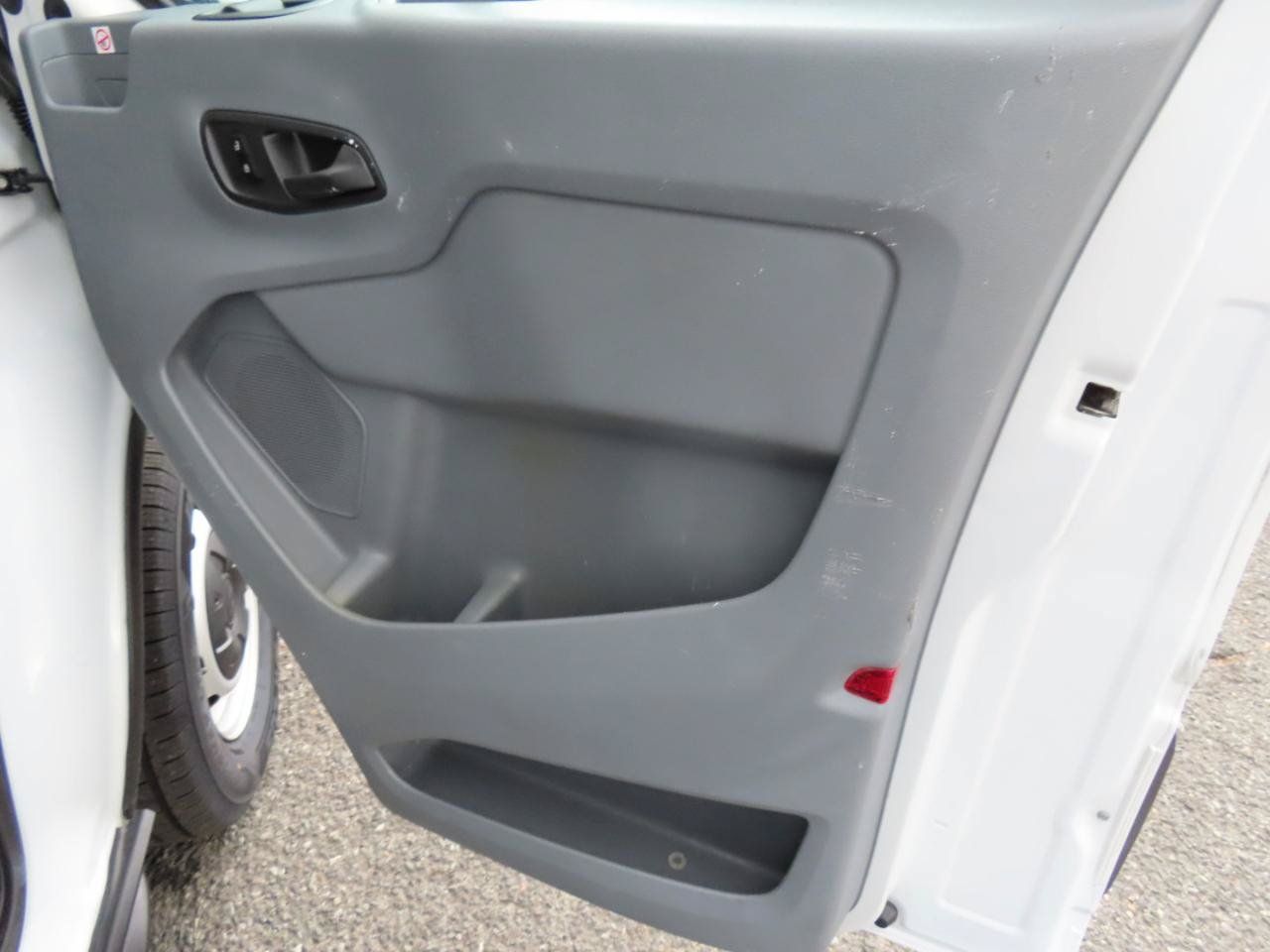 Used 2019 Ford Transit 250 148 Medium Roof RWD image 17