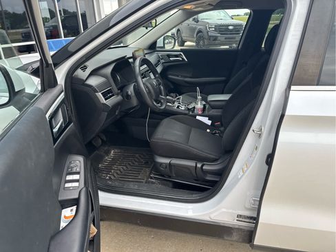 Used 2022 Mitsubishi Outlander ES FWD image 6
