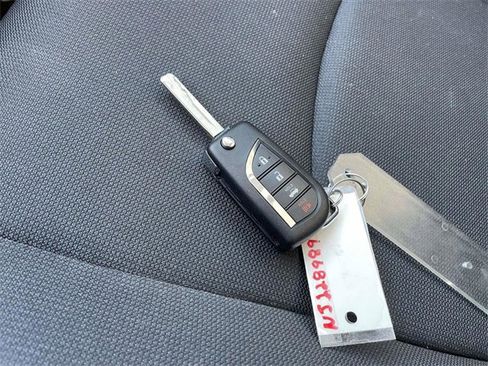 Used 2022 Toyota Corolla LE image 31