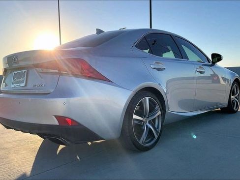 Used 2017 Lexus IS 200t image 4