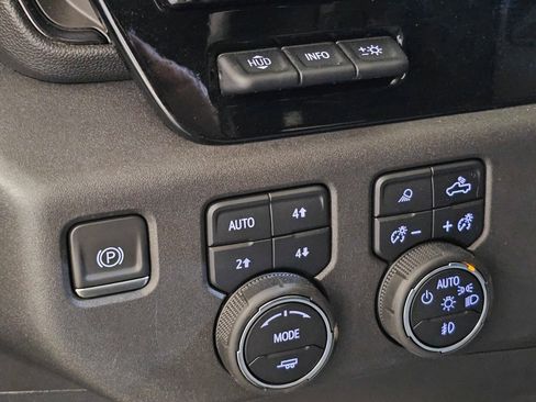 Used 2022 Chevrolet Silverado 1500 ZR2 w/ Technology Package AWD/4WD image 23