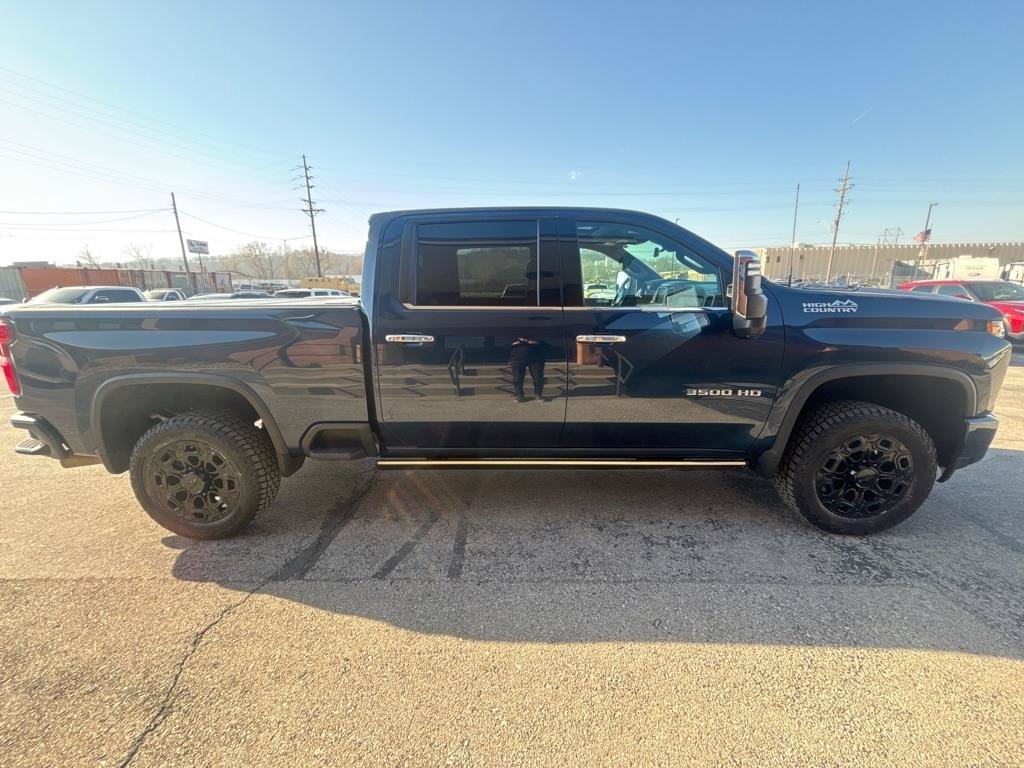 Used 2022 Chevrolet Silverado 3500 High Country AWD/4WD image 8