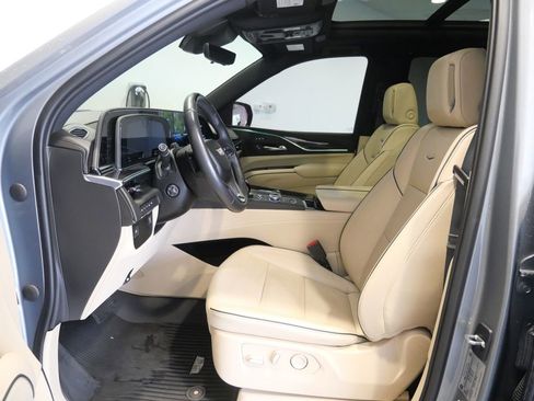 Used 2023 Cadillac Escalade Premium Luxury AWD/4WD image 15