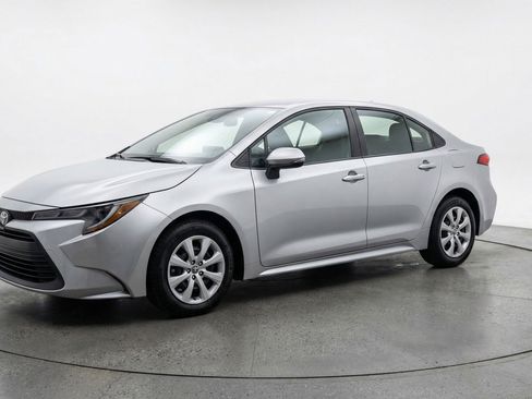 Used 2025 Toyota Corolla LE FWD image 3