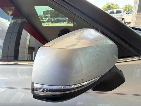 Used 2020 Toyota Highlander XLE FWD image 19