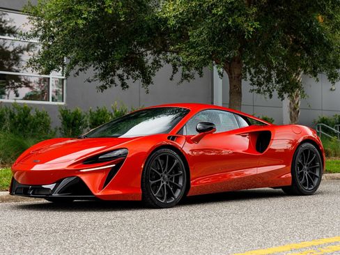 New 2026 McLaren Artura RWD image 20