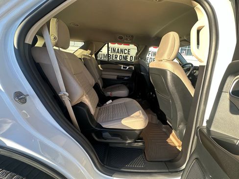 Used 2020 Ford Explorer XLT image 27
