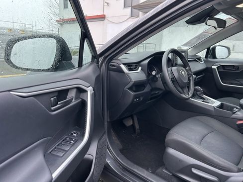 Certified 2022 Toyota RAV4 LE image 9