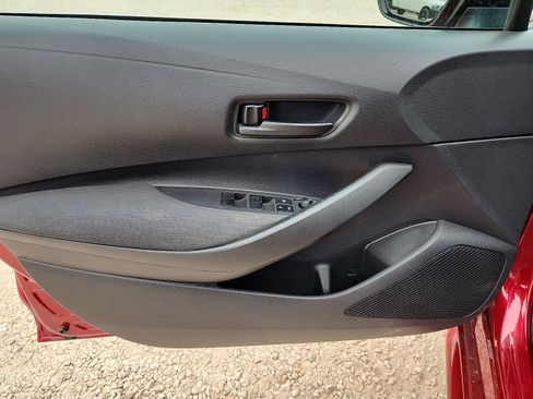 Used 2022 Toyota Corolla LE FWD image 12