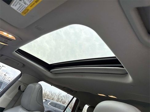 Used 2020 Toyota Highlander XLE image 16