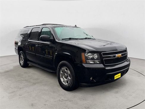 Used 2014 Chevrolet Suburban LT image 7