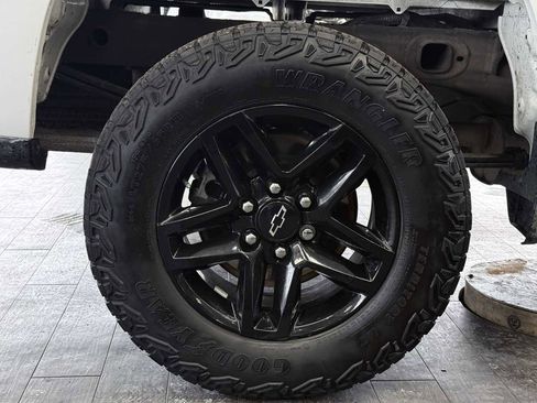 Used 2023 Chevrolet Silverado 1500 Custom Trail Boss image 38