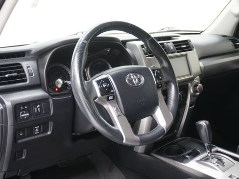 Used 2016 Toyota 4Runner SR5 image 10