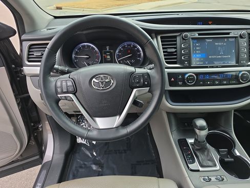 Used 2016 Toyota Highlander Limited image 15