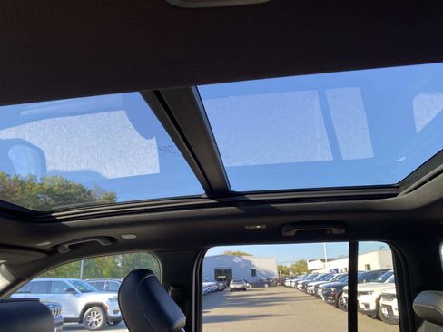 New 2025 Jeep Grand Cherokee Limited w/ Black Appearance Package image 8