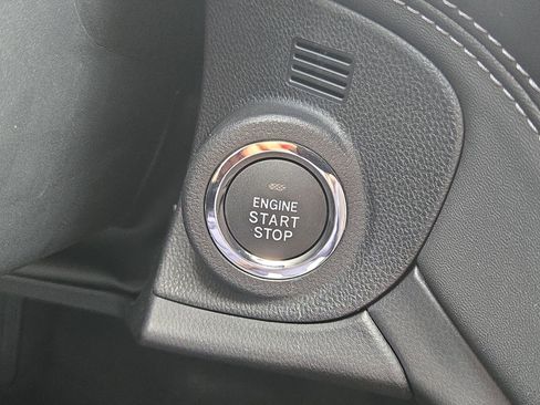 Used 2025 Subaru Outback Premium image 19