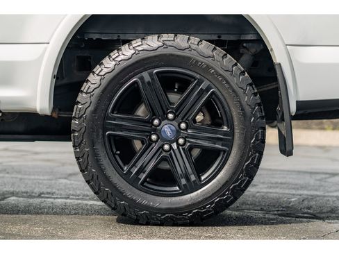 Used 2019 Ford F150 Lariat w/ Equipment Group 502A Luxury AWD/4WD image 5