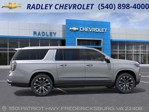 New 2026 Chevrolet Suburban High Country image 5