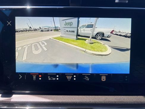 Used 2024 GMC Sierra 1500 AT4 w/ Technology Package AWD/4WD image 84